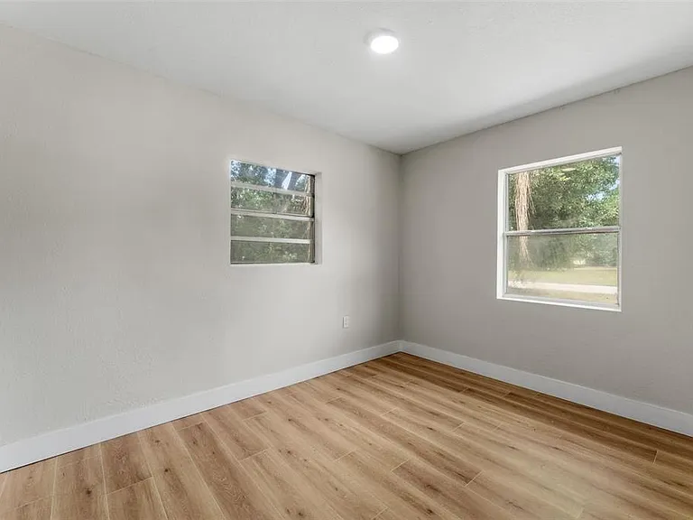 1218 Crescent St — Photo 24