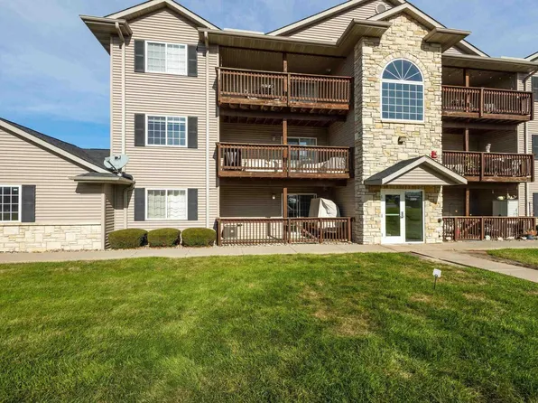 3209 S 16th Ave Unit 104, Eldridge, IA 52748