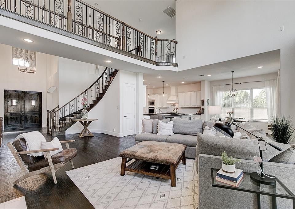 1st image of 100 Saint Tropez Dr