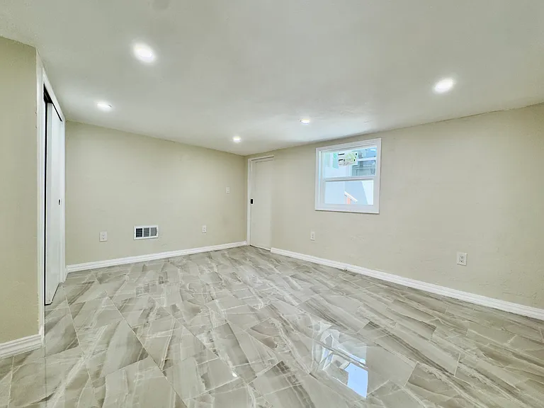 1833 108th Ave — Photo 37