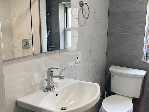 2nd image of 16 Parsons St Floor 2