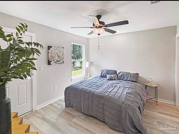3rd image of 3217 Damon Dr