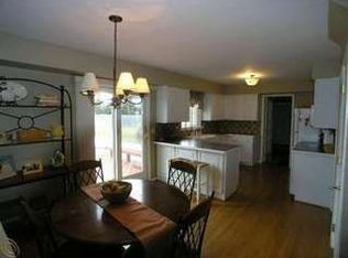 4035 Washington Crescent Dr, Troy, MI 48085