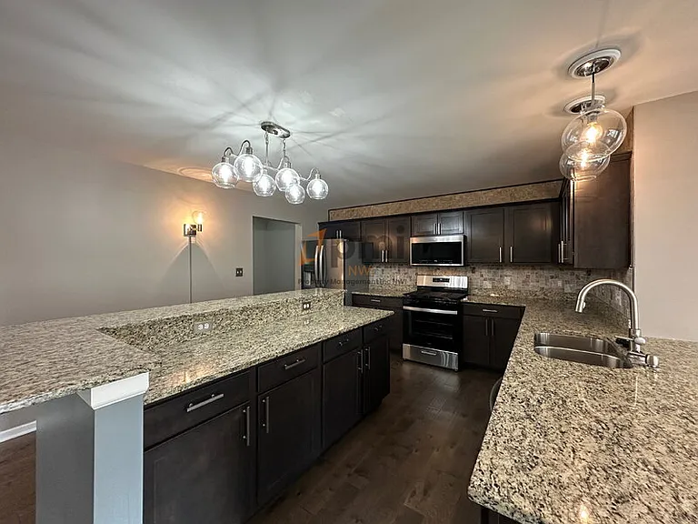 1864 Westridge Dr — Photo 11
