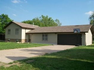 391 Grove Ter, Great Bend, KS 67530