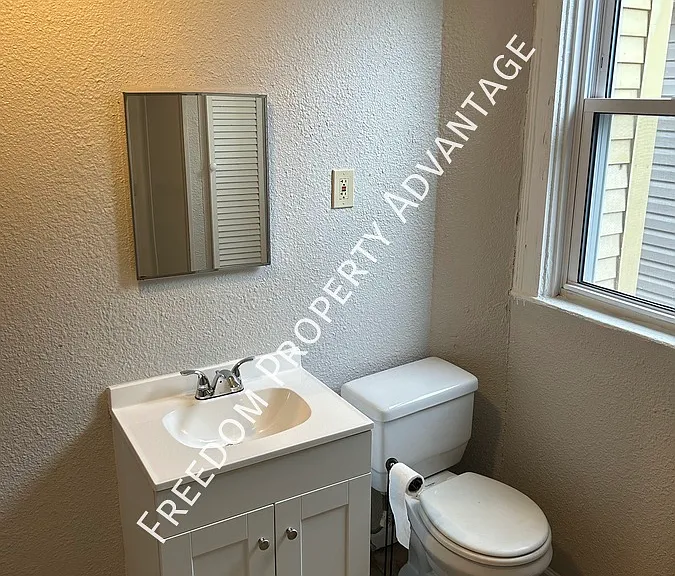 905 Cherokee St — Photo 3