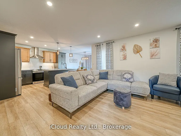 15 Curren Cres — Photo 5