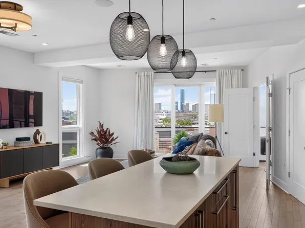 232 Old Colony Ave #506, Boston, MA 02127