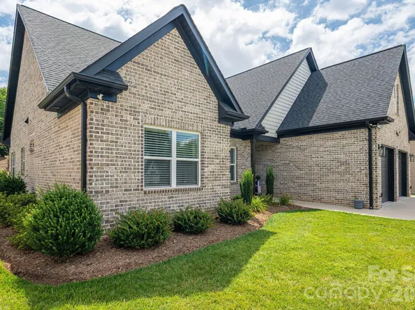 4282 Holly Cir NE, Conover, NC 28613