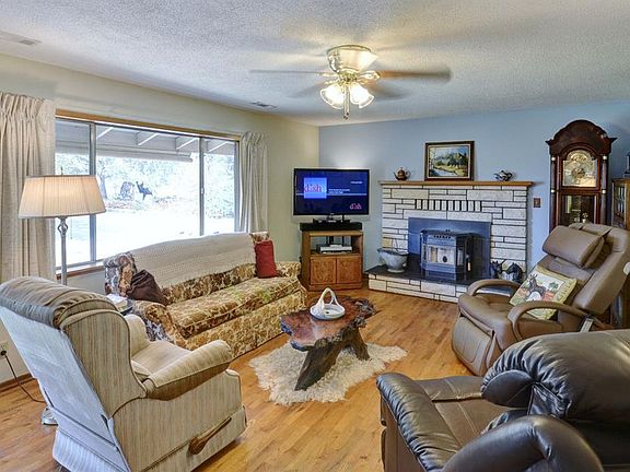 2nd image of 168 Rock Cres