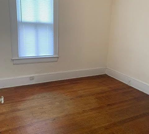 5th image of 303 S Summit St