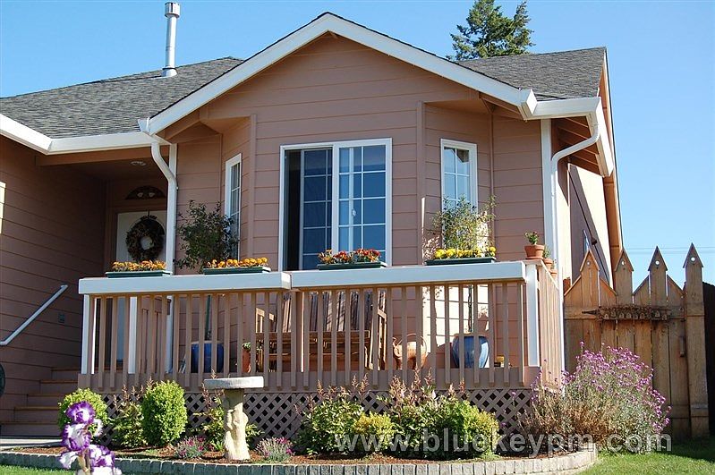 1st image of 6603 NE 72nd Cir