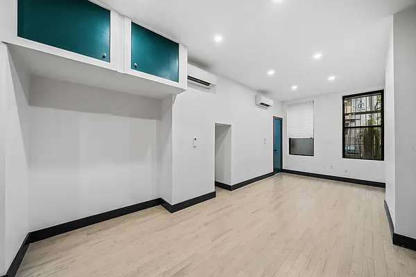 Rented by Vector New York, LLC | media 14