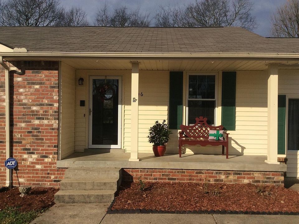 House at end of cul-de sac