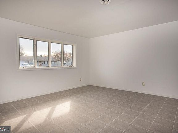 4th image of 904 Birchwood Dr