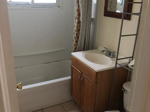 5th image of 804 Dimson Dr E
