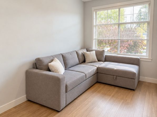 4 bedroom rental in Surrey — photo 15