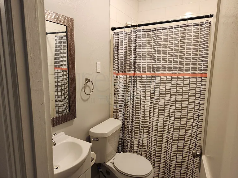 300 S Valentine St #4 — Photo 19