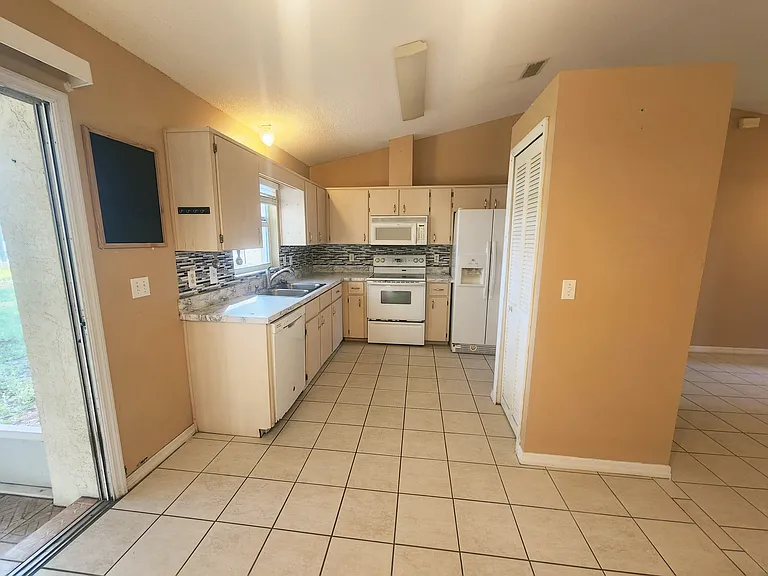 2481 India Blvd — Photo 17