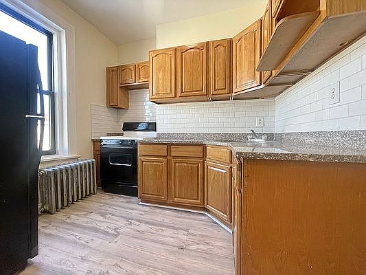 5th image of 429 48th St Floor 3