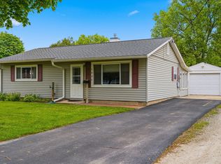 1435 Lanewood Dr, Dixon, IL 61021