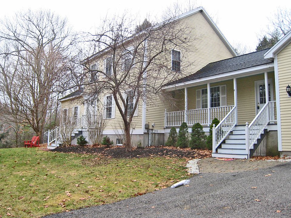 2nd image of 10 Hemlock Ridge Ln