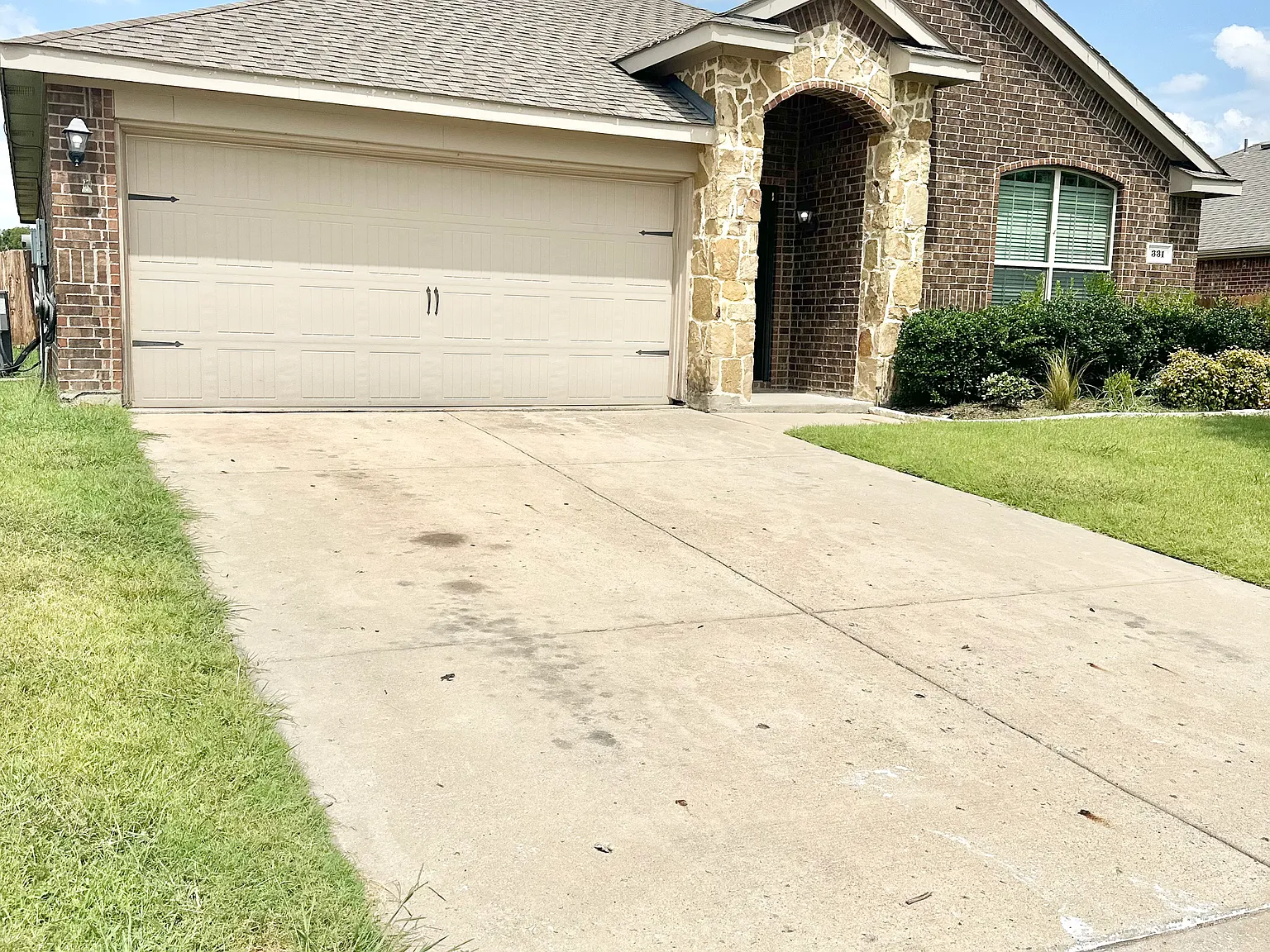 331 Elam Dr — Photo 2