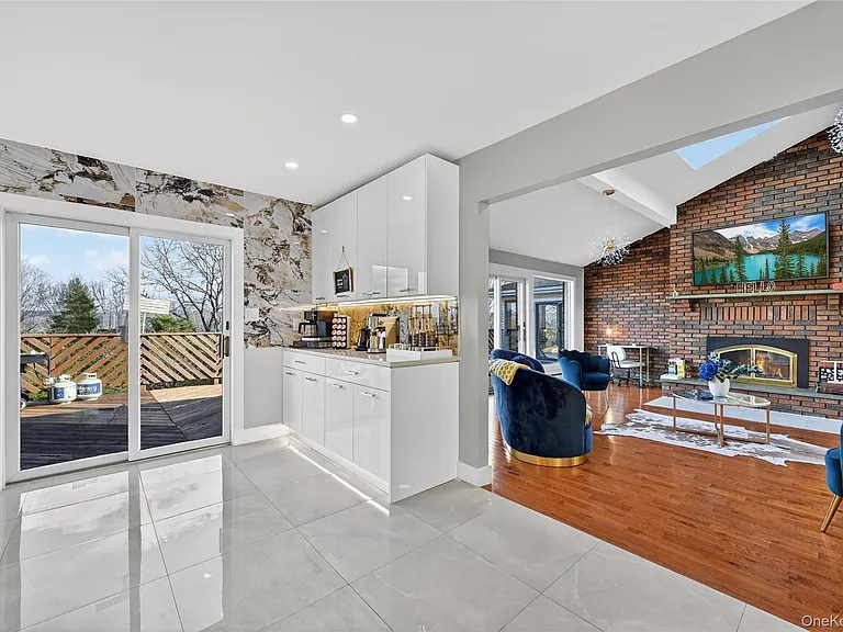 66 Murray Dr — Photo 10