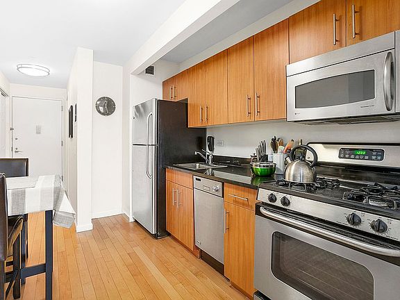 2nd image of 20 West St APT 34F
