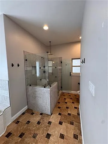 220 Surrey Dr — Photo 15
