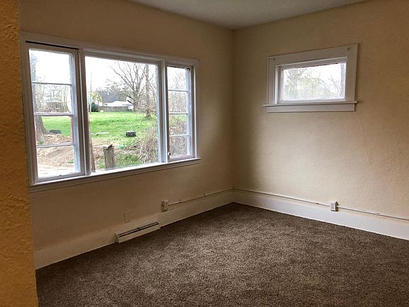 3rd image of 1217 Poplar St