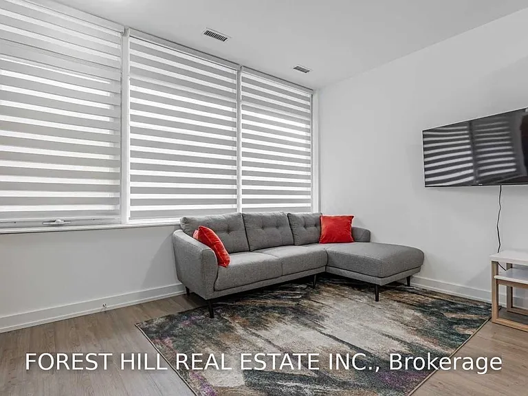 6 Parkwood Ave #Townhouse 102 — Photo 7