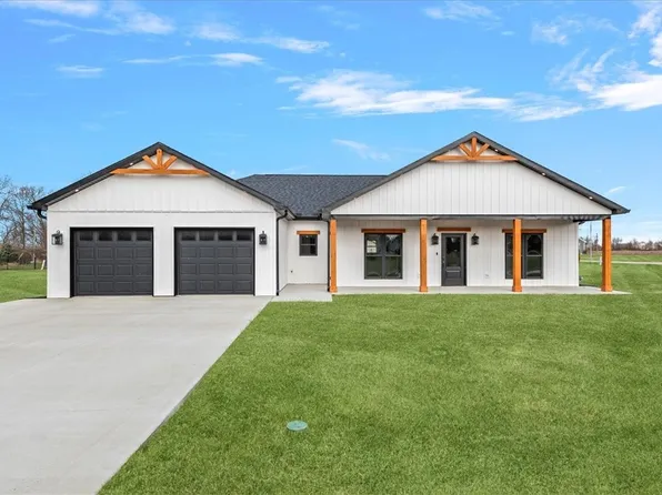 14 Willow St, Bethany, IL 61914
