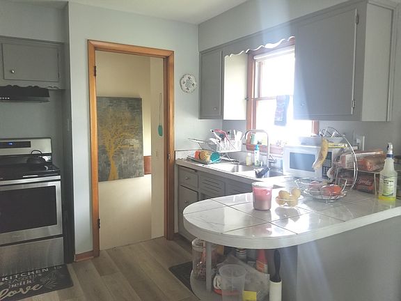 3rd image of 7618 W 66th Pl