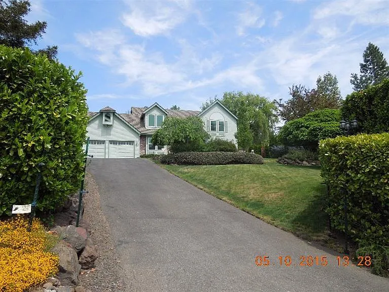 1310 Highcrest Dr photo 1