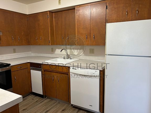 2nd image of 405 La Villa Dr
