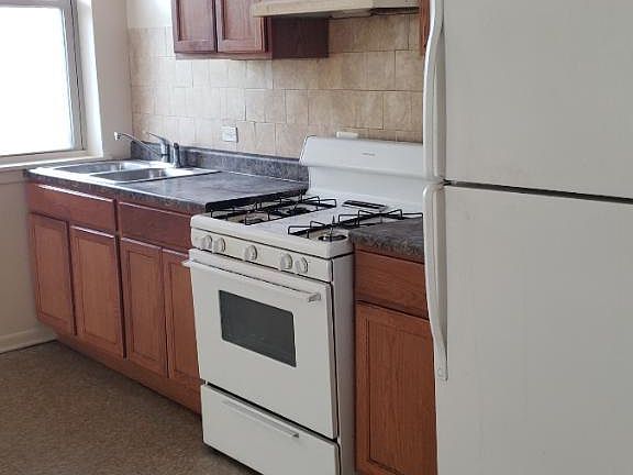 3rd image of 156 N Hamlin Blvd #2