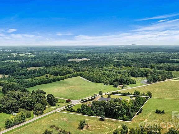 4th image of 1318 Ostwalt Amity Rd