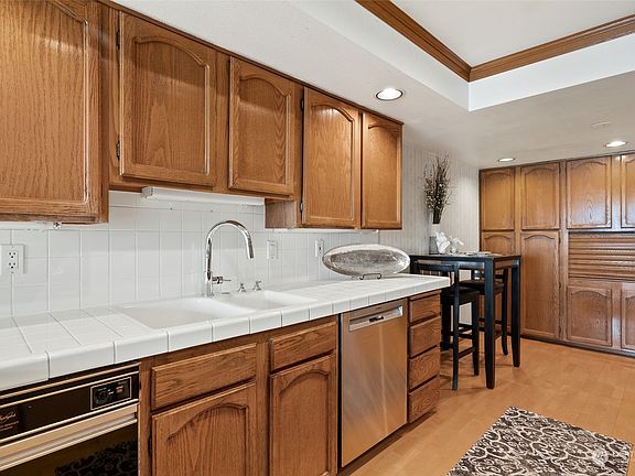 5th image of 9727 NE Juanita Dr #411