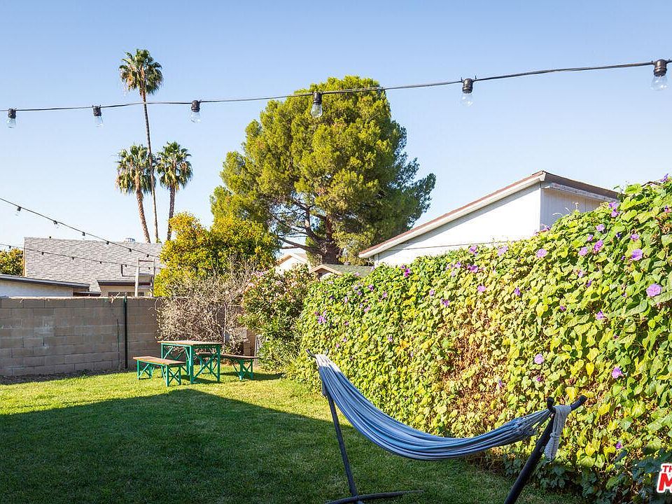 Big private back yard!