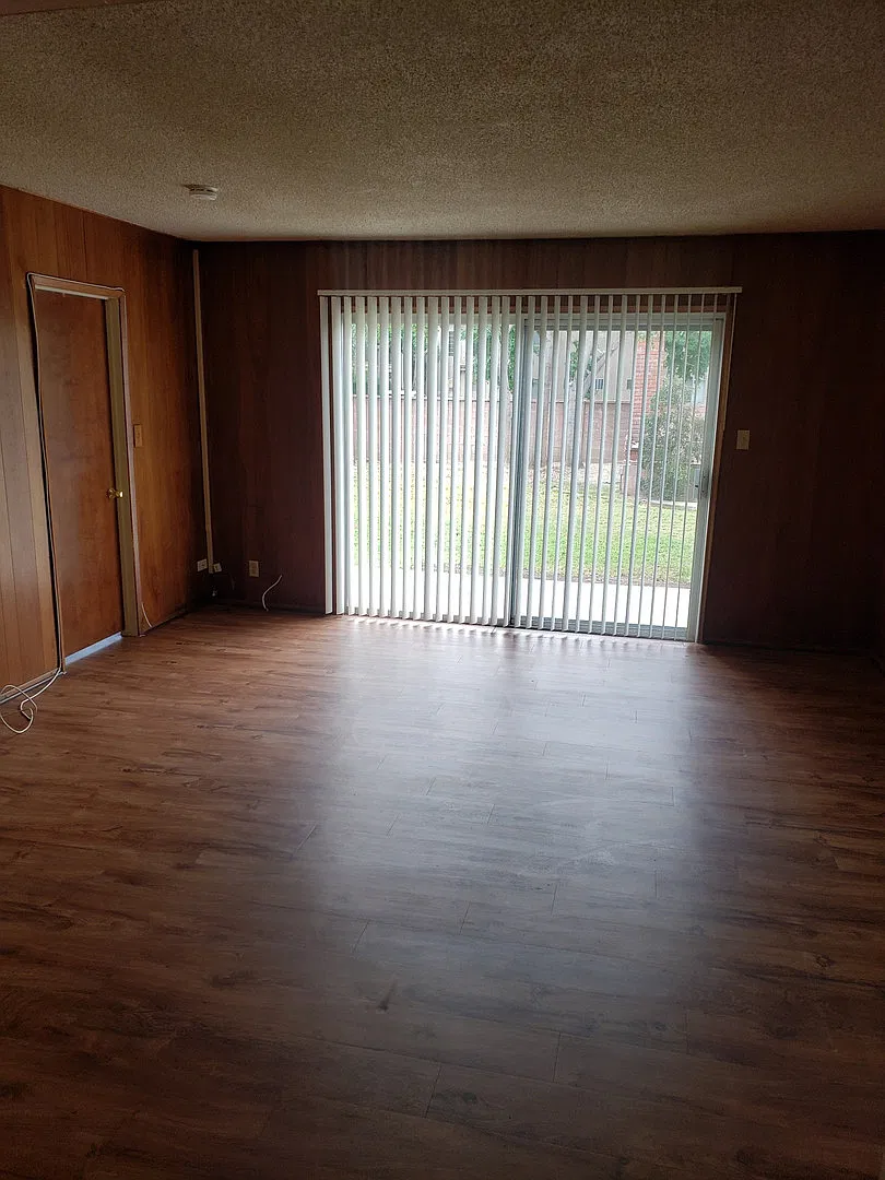 Near Circle Area: 3 Bedroom 2 Bath Home With Family Room — Photo 3