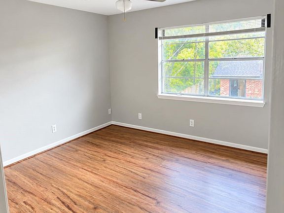 3rd image of 404 S Hood St