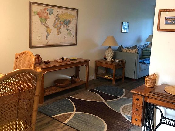 Home For Sale In Cedar Pointe