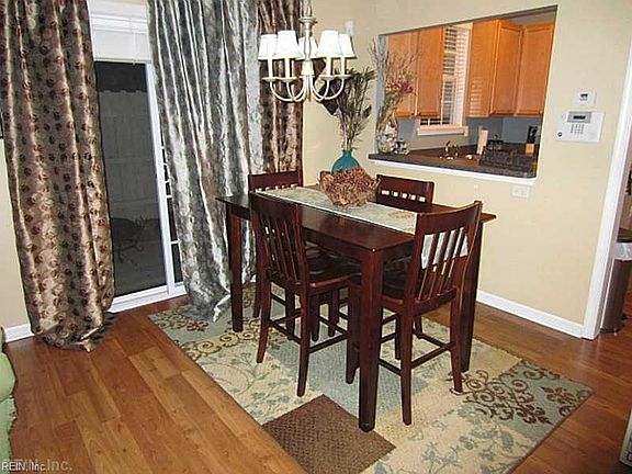 3rd image of 1427 Titchfield Dr