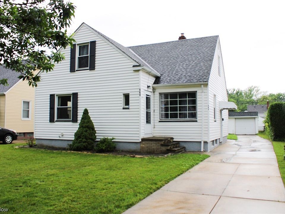 1st image of 464 E 272nd St