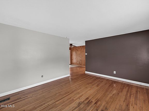 4th image of 12 Barksdale Drive