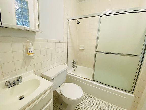 5th image of 620 E 11th St APT 10