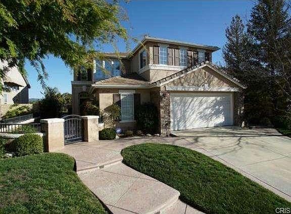 Excellent curb appeal !