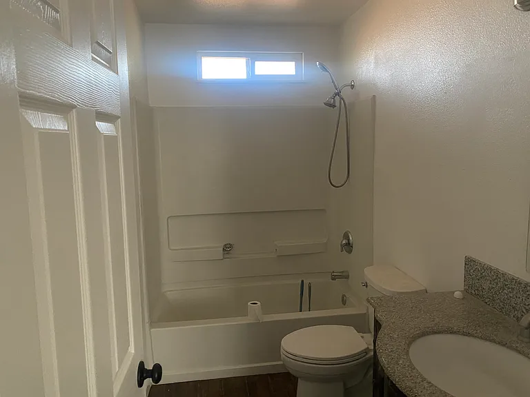 66 Redwood Ave — Photo 4