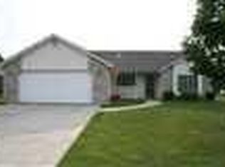 903 Trail Rd, Auburn, IN 46706